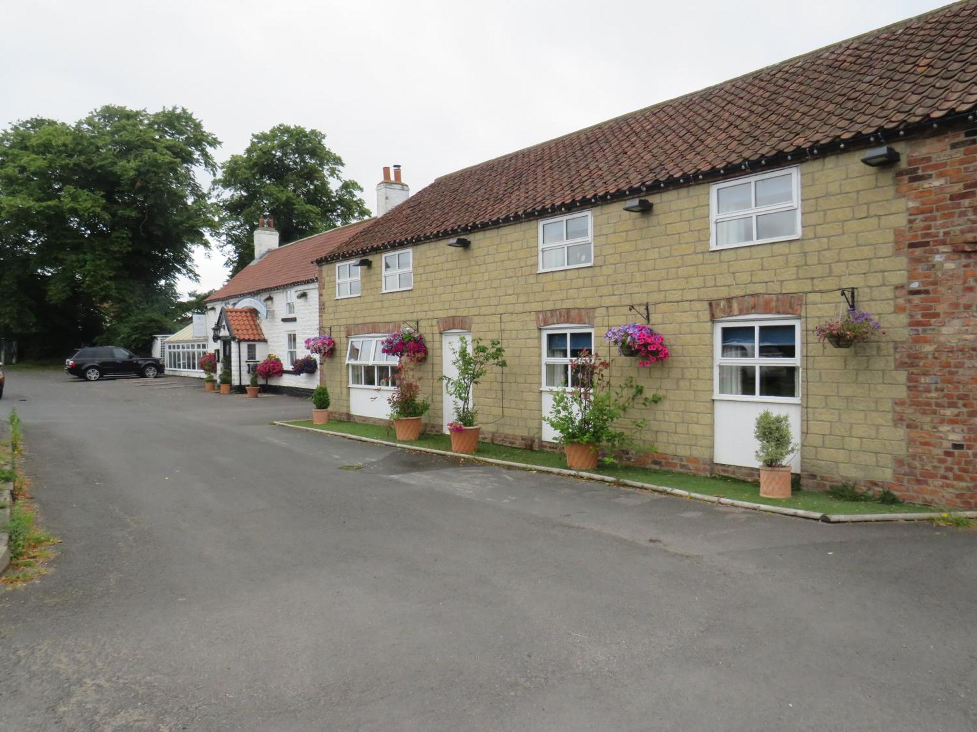 Ganton Greyhound Inn Exterior photo